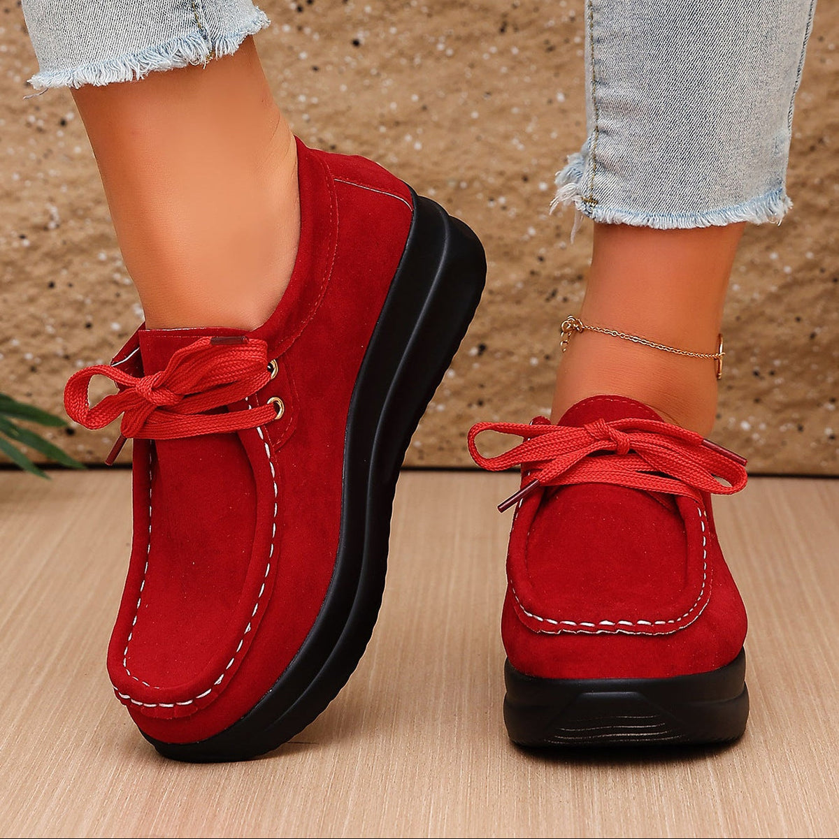 Lace-up round-toe sneakers