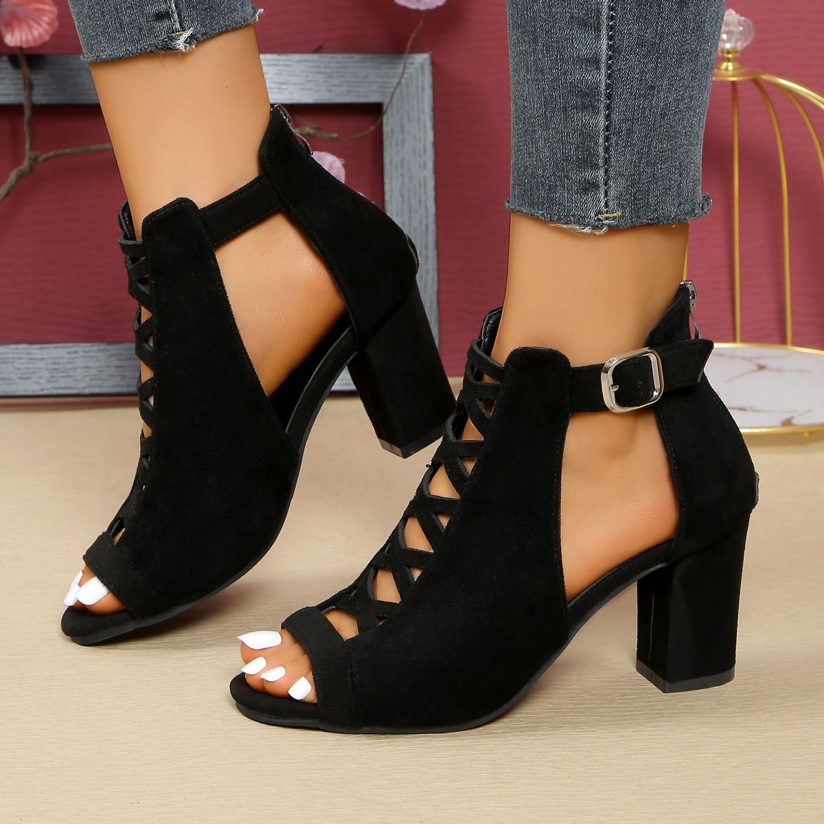 Women's suede openwork chunky heel sandals