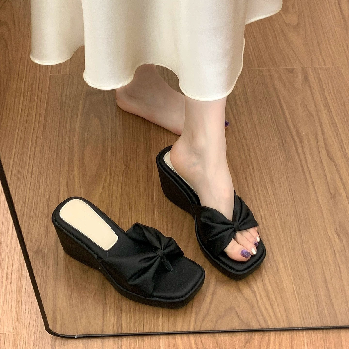 Chic Bow Accent Square Toe Wedge Slides